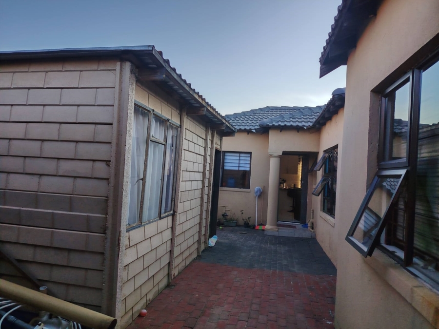 3 Bedroom Property for Sale in Tlhabane West North West